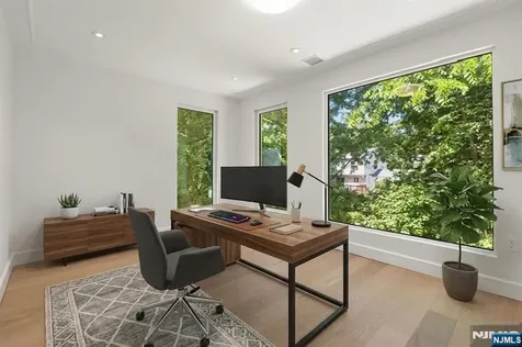 648 Falmouth Avenue Paramus NJ 07652