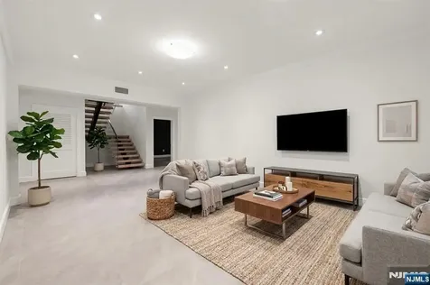 648 Falmouth Avenue Paramus NJ 07652