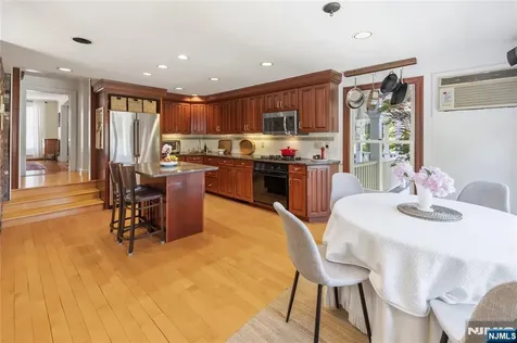 16 Pascack Road Woodcliff Lake NJ 07677