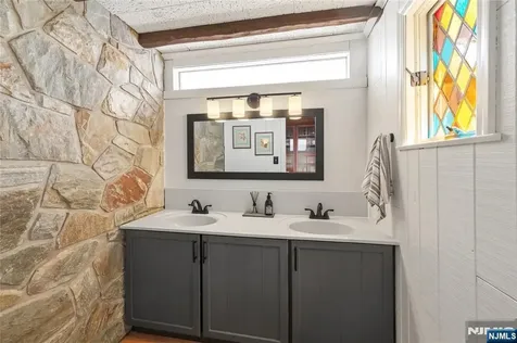 16 Pascack Road Woodcliff Lake NJ 07677