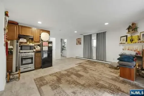531A 2nd Street Palisades Park NJ 07650