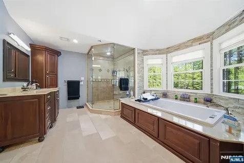 184 Donny Brook Drive Allendale NJ 07401