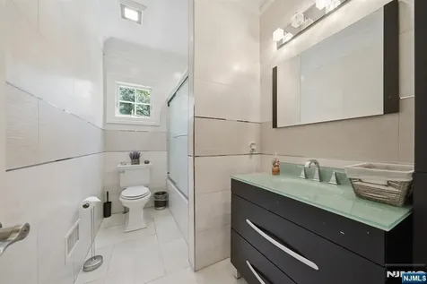 184 Donny Brook Drive Allendale NJ 07401