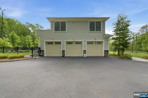 184 Donny Brook Drive Allendale NJ 07401