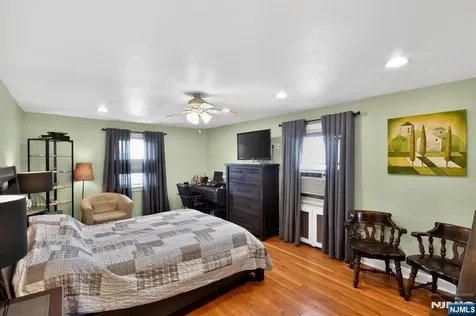 128 White Oak Terrace Belleville NJ 07109