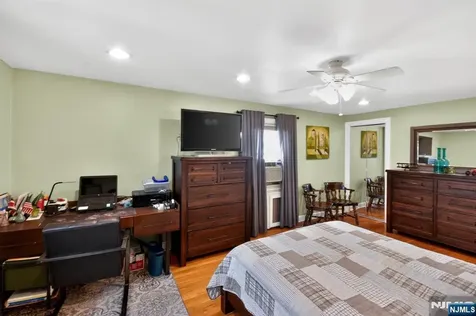 128 White Oak Terrace Belleville NJ 07109
