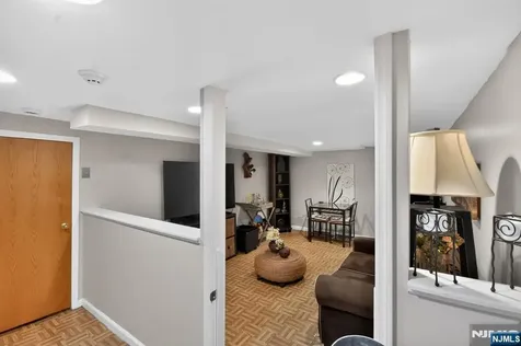 128 White Oak Terrace Belleville NJ 07109
