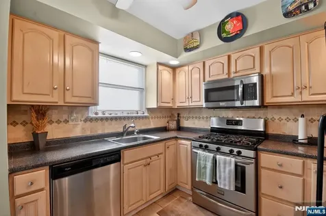 128 White Oak Terrace Belleville NJ 07109