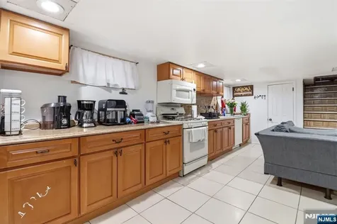 407 3rd Avenue Newark NJ 07107