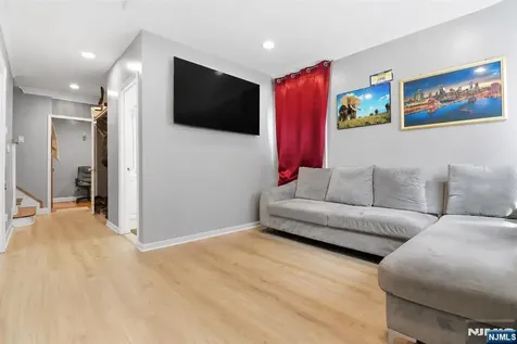 407 3rd Avenue Newark NJ 07107