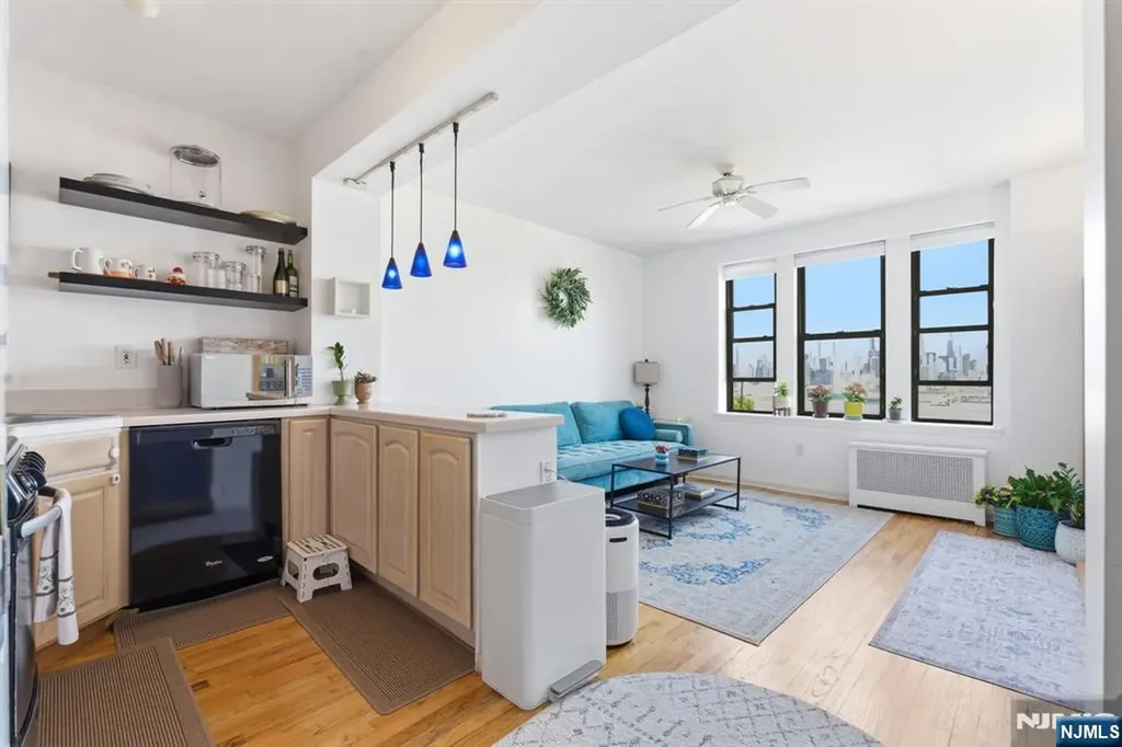 883 E Boulevard Weehawken NJ 07086