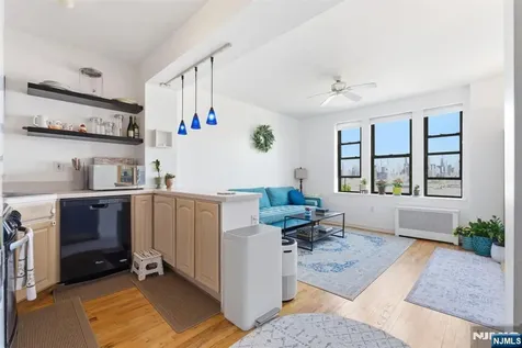 883 E Boulevard Weehawken NJ 07086