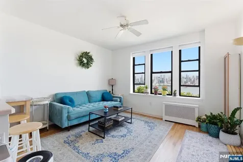 883 E Boulevard Weehawken NJ 07086