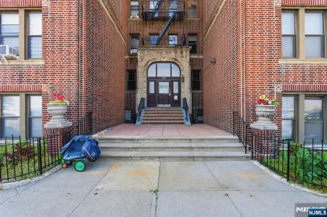 883 E Boulevard Weehawken NJ 07086