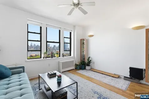 883 E Boulevard Weehawken NJ 07086