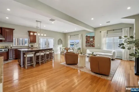 28 George Street Saddle Brook NJ 07663