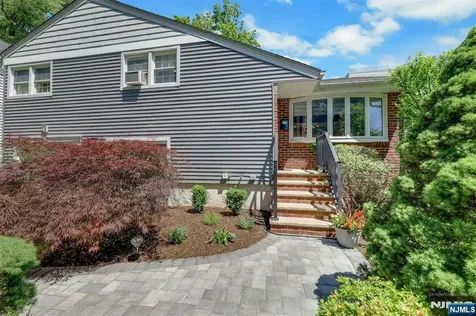 19 Thames Boulevard Bergenfield NJ 07621