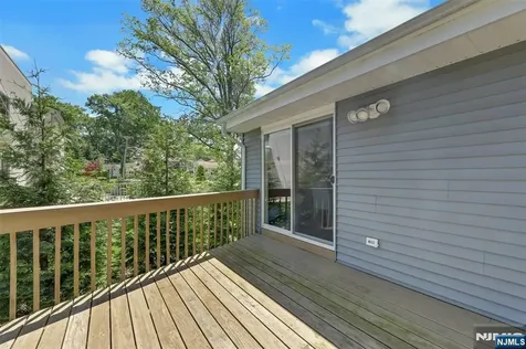19 Thames Boulevard Bergenfield NJ 07621