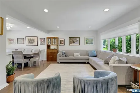 19 Thames Boulevard Bergenfield NJ 07621