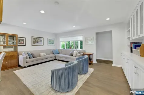 19 Thames Boulevard Bergenfield NJ 07621