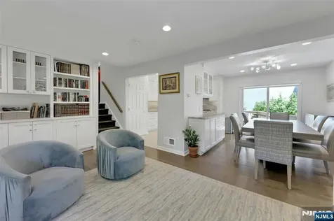 19 Thames Boulevard Bergenfield NJ 07621