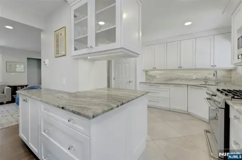19 Thames Boulevard Bergenfield NJ 07621