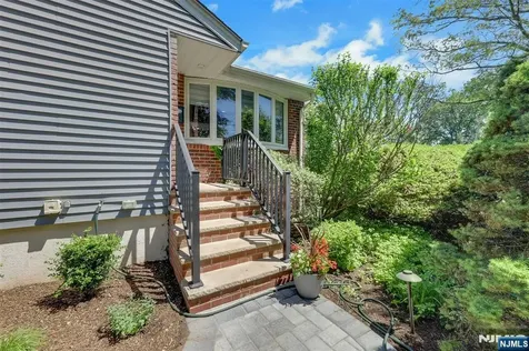 19 Thames Boulevard Bergenfield NJ 07621