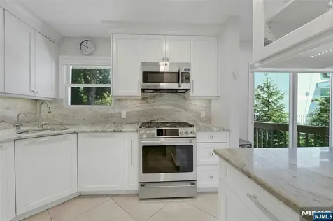 19 Thames Boulevard Bergenfield NJ 07621
