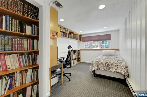 19 Thames Boulevard Bergenfield NJ 07621