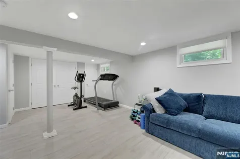 19 Thames Boulevard Bergenfield NJ 07621