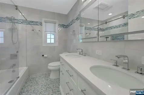 19 Thames Boulevard Bergenfield NJ 07621