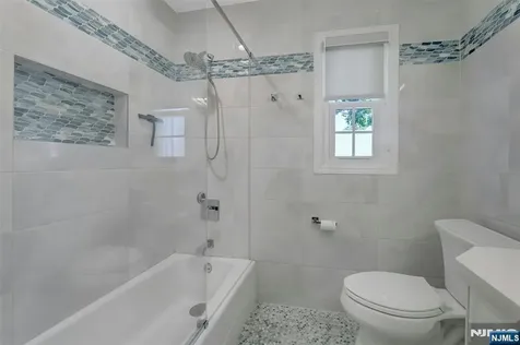 19 Thames Boulevard Bergenfield NJ 07621