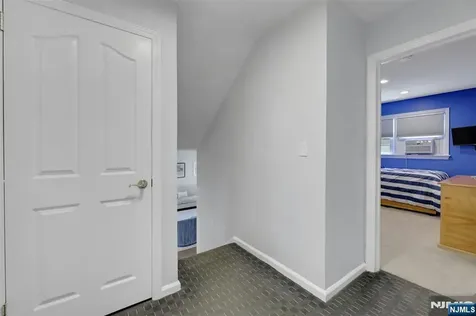 19 Thames Boulevard Bergenfield NJ 07621