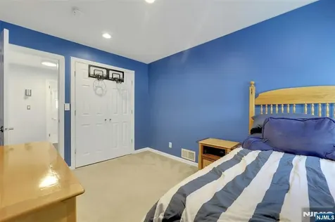 19 Thames Boulevard Bergenfield NJ 07621