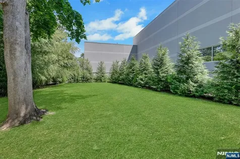 19 Thames Boulevard Bergenfield NJ 07621