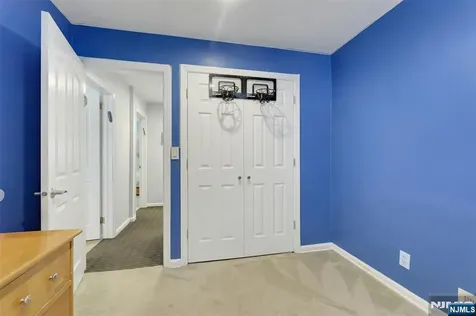 19 Thames Boulevard Bergenfield NJ 07621