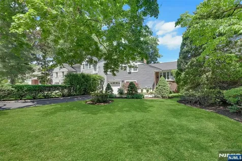 19 Thames Boulevard Bergenfield NJ 07621