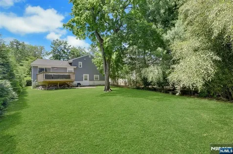 19 Thames Boulevard Bergenfield NJ 07621