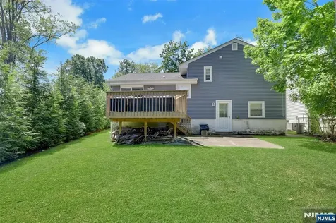 19 Thames Boulevard Bergenfield NJ 07621