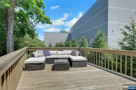 19 Thames Boulevard Bergenfield NJ 07621