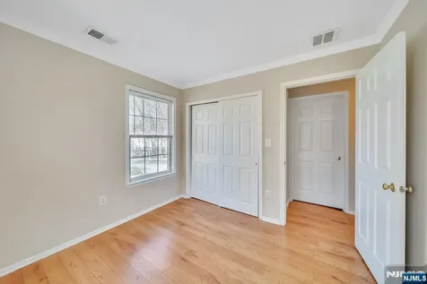 1041 Cumberland Court Mahwah NJ 07430