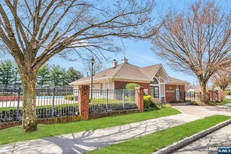 1041 Cumberland Court Mahwah NJ 07430