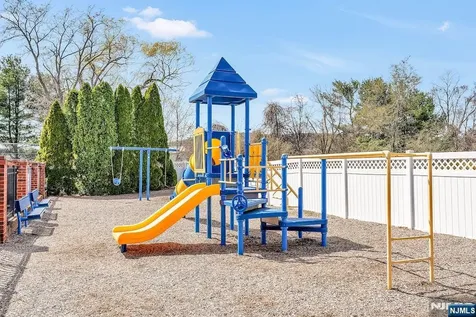 1041 Cumberland Court Mahwah NJ 07430
