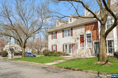 1041 Cumberland Court Mahwah NJ 07430