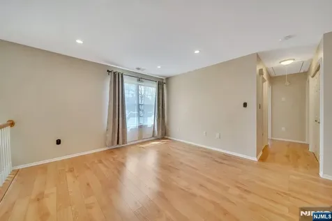 1041 Cumberland Court Mahwah NJ 07430
