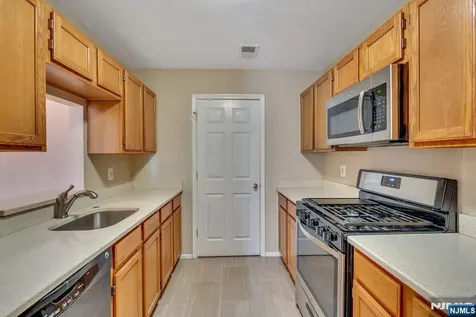 1041 Cumberland Court Mahwah NJ 07430