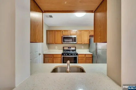 1041 Cumberland Court Mahwah NJ 07430