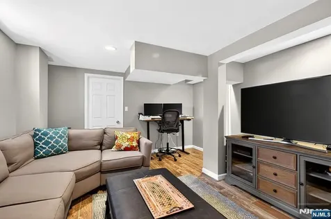158 Vreeland Avenue Rutherford NJ 07070