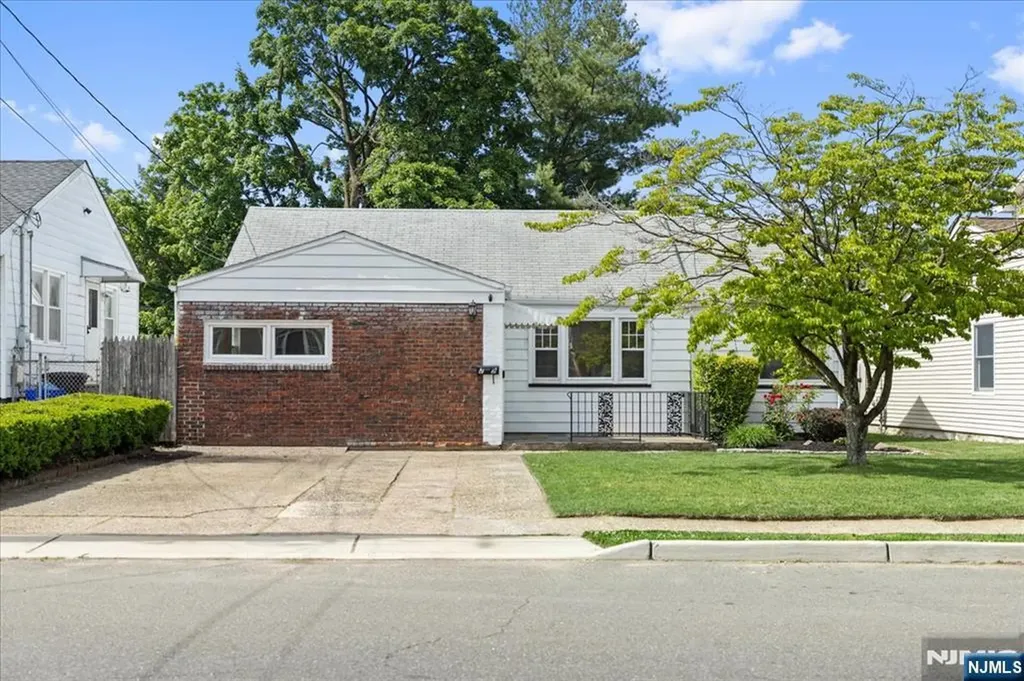 29 Graham Terrace Saddle Brook NJ 07663