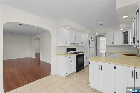 29 Graham Terrace Saddle Brook NJ 07663